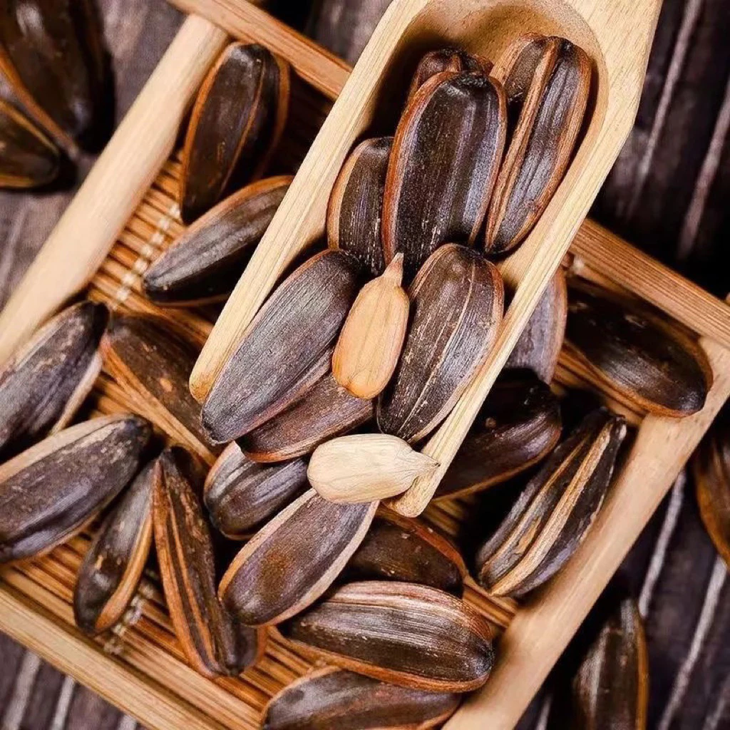 250g ジップ袋入り！くるみ風味ひまわりの種 - 香ばしく、まろやかでヘルシーなナッツスナック<br>お歳暮・お年賀にも最適