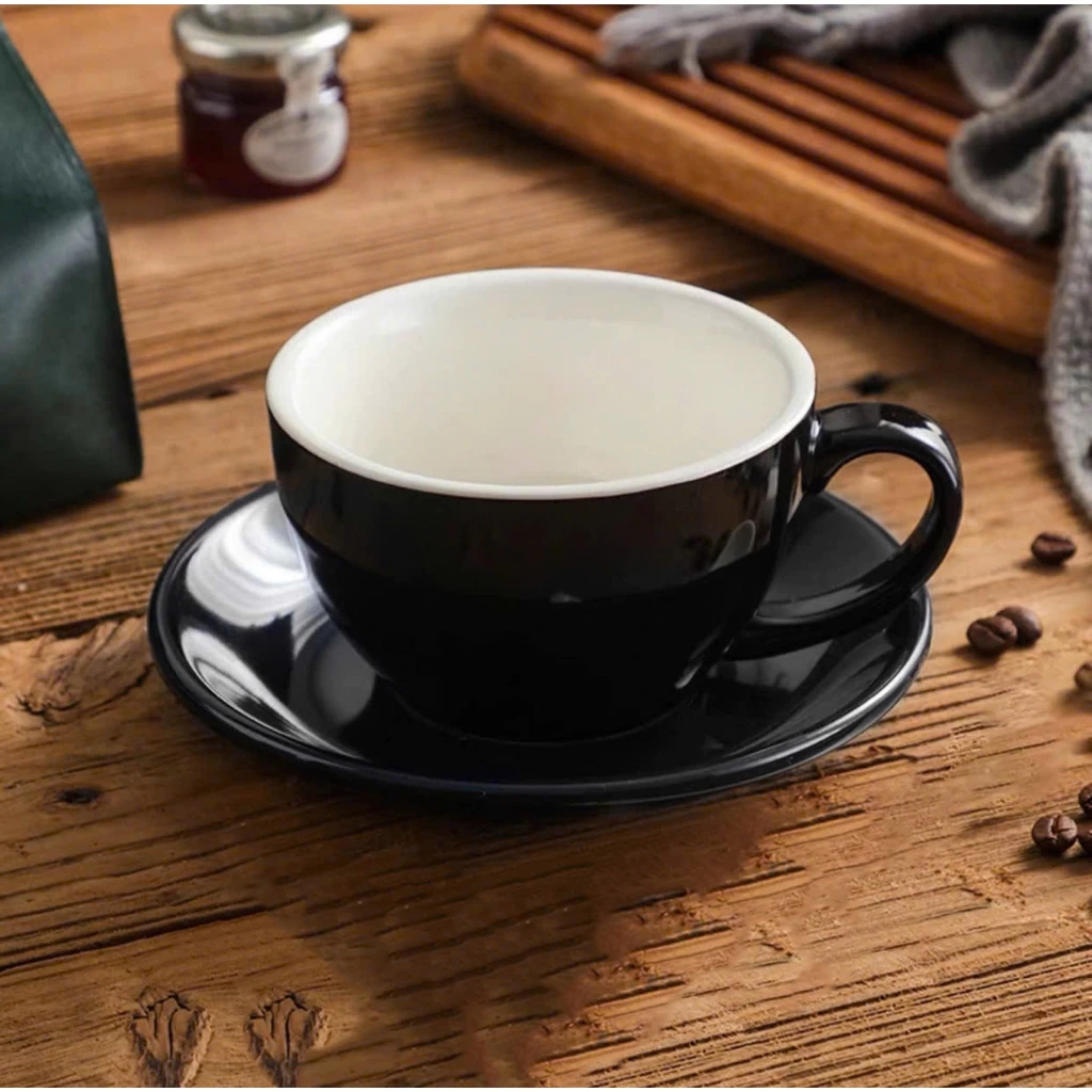 「バーテンダー・スーパーマーケット」特製 ラテ＆コーヒーカップ 250ml (黒) – 心を豊かにするモダンな陶器