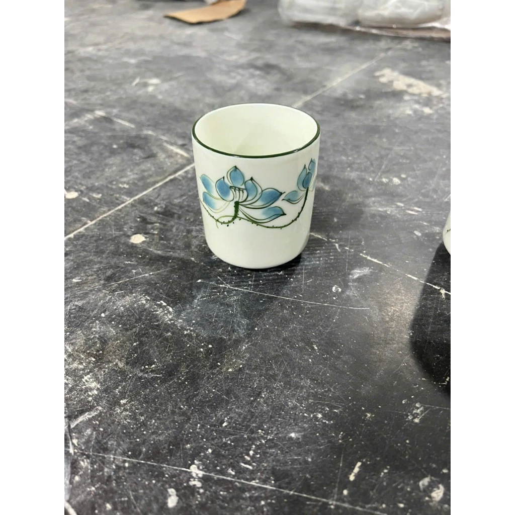 【バッチャン焼き】蓮の花 青 200ml クリーム釉 マグカップ – 伝統手作り陶磁器