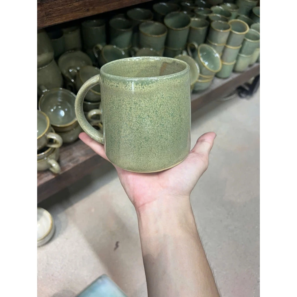 バッチャン焼き 苔色釉薬 500ml 陶器マグカップ - ベトナム伝統工芸品