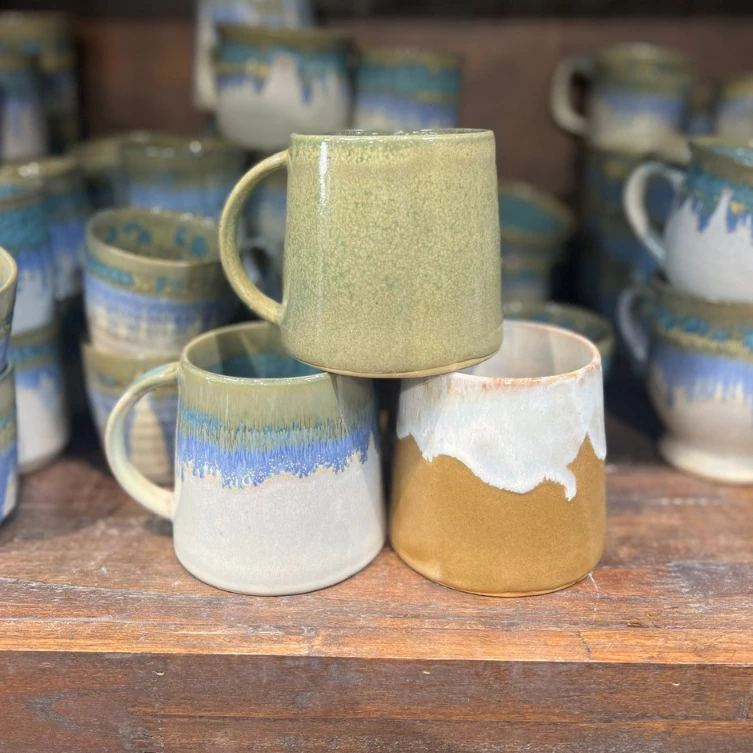 バッチャン焼 癒しのスカイブルー釉薬 陶器マグカップ 500ml - ベトナム伝統工芸