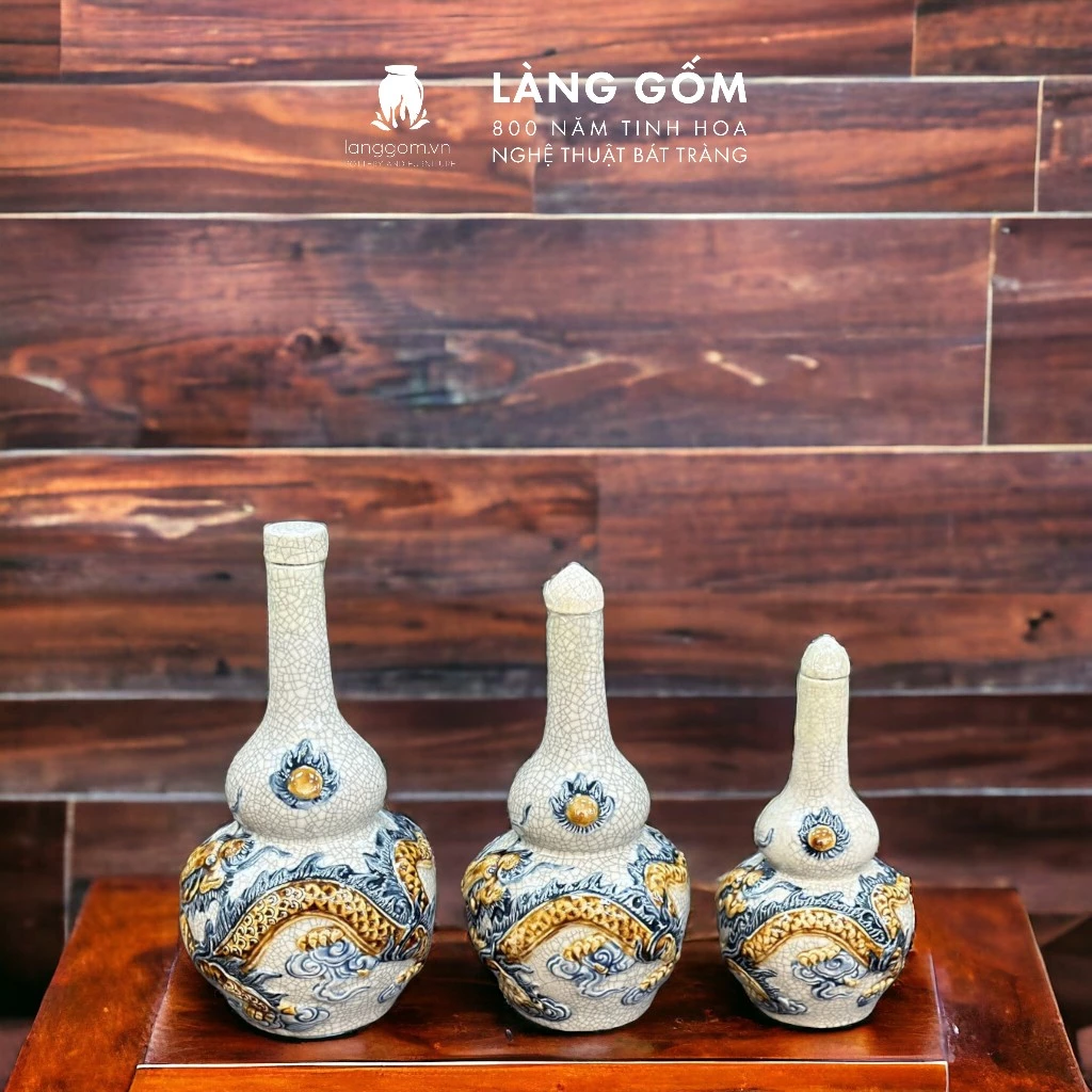 バッチャン焼 奉納酒器「双玉」- 精巧な蓮と龍の浮彫り、ひび割れ釉仕上