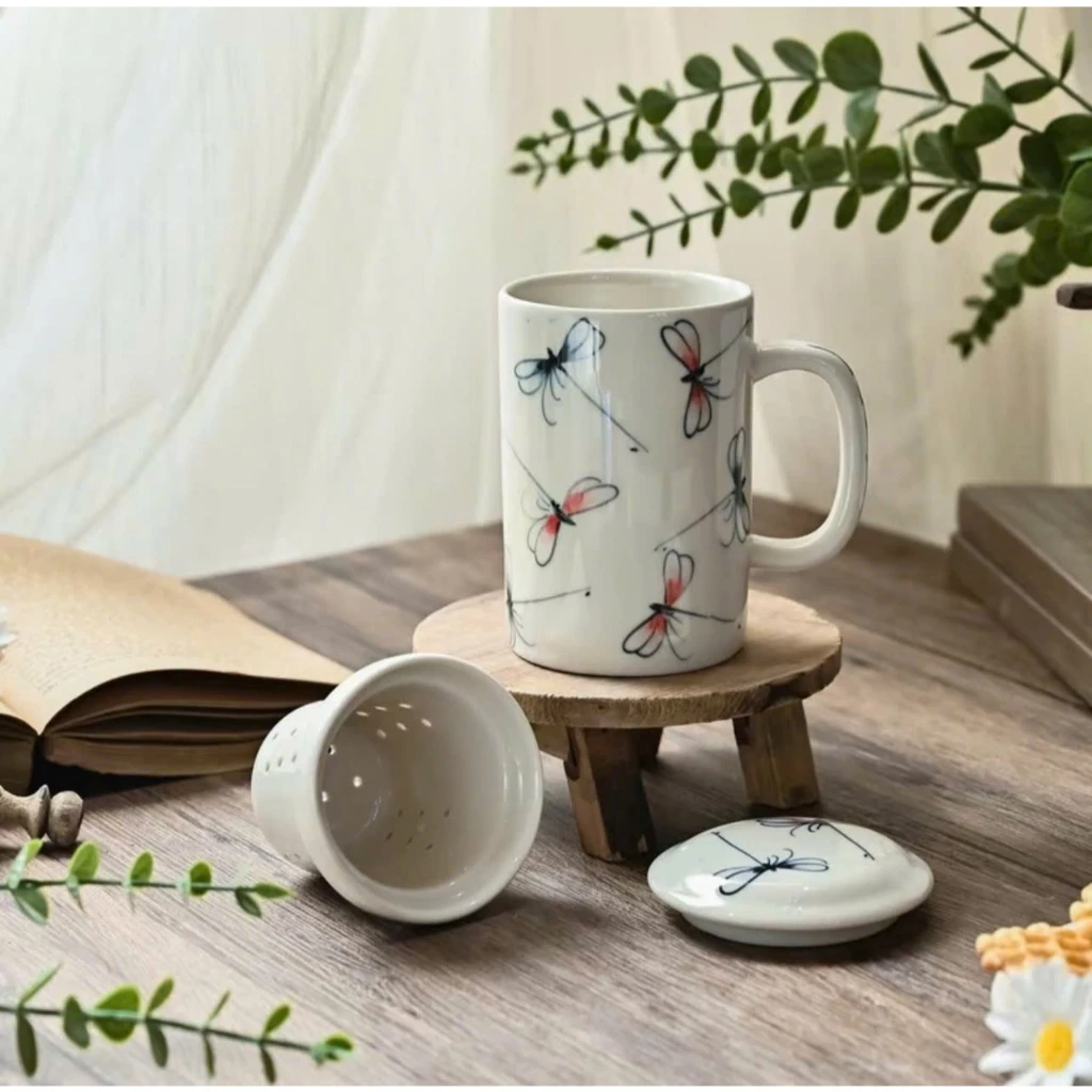 バッチャン焼き ヴィンテージ トンボ柄 茶こし付き マグカップ | 手描きセラミックティーカップ