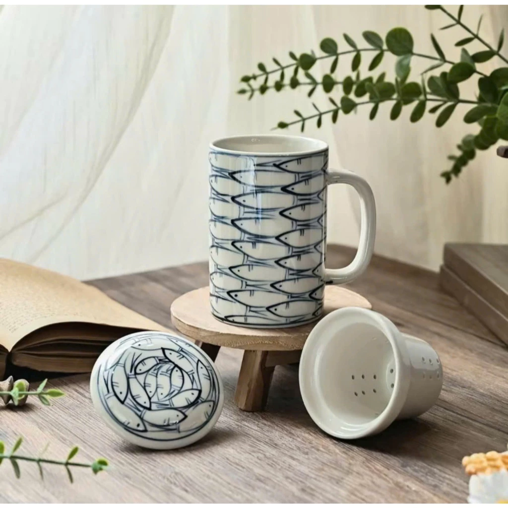 バッチャン焼 ヴィンテージ 魚柄 茶こし付きマグカップ - ベトナム伝統陶器