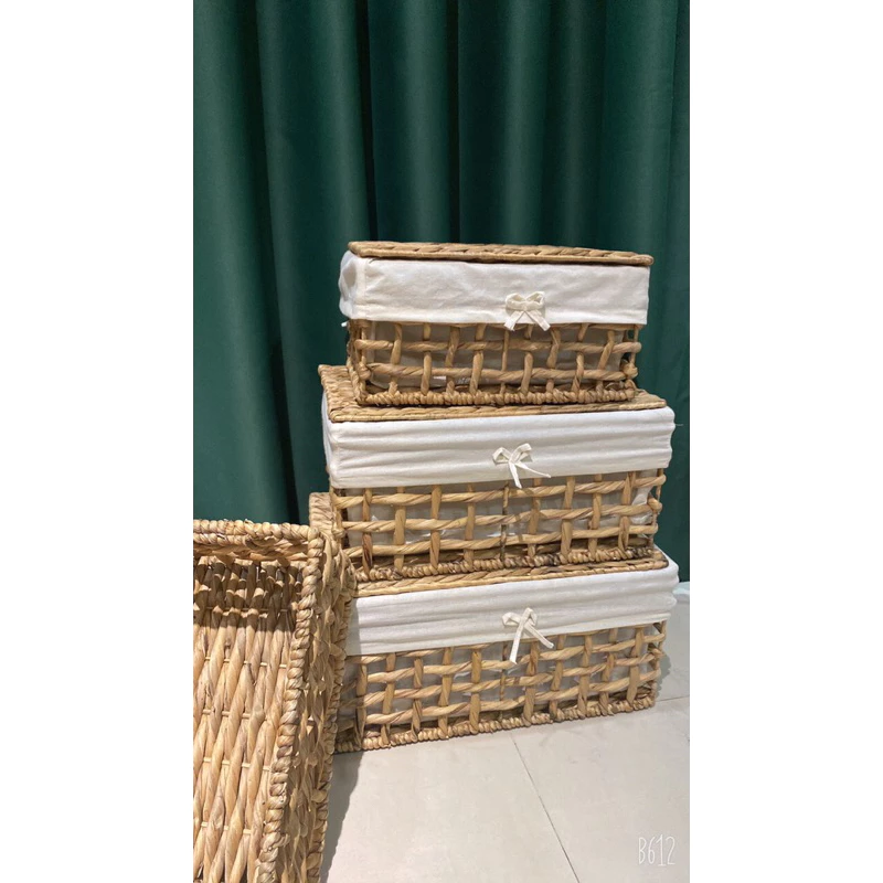 【手編みCaro柄】ウォーターヒヤシンス製 長方形収納バスケット Mサイズ (40x25x18cm) – 布内張り・蓋付き ヴィンテージ風インテリア雑貨