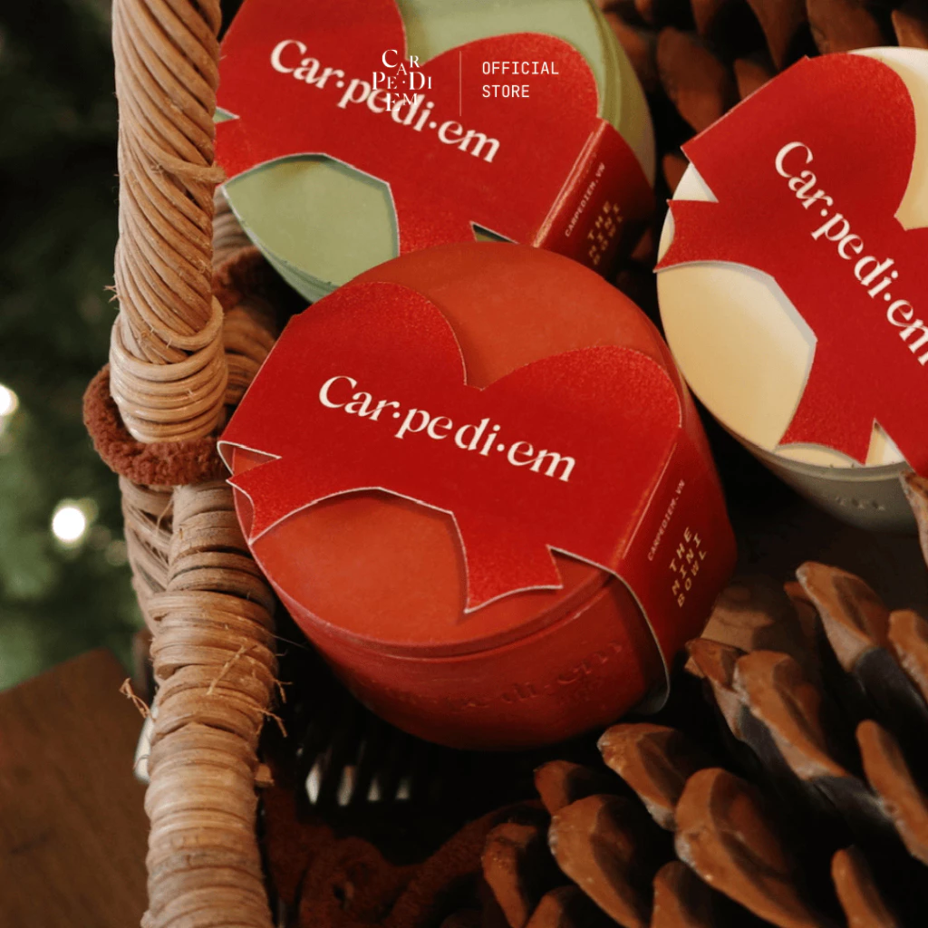 カルペディエム 手作りアロマキャンドル『VÂN SAM（モミの木）』赤いセメントポット入り ウッディな香り