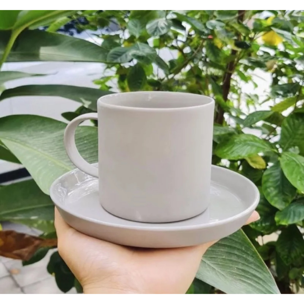 モヘムスタイルのマットエナメルハンドルとソーサー付きセラミックカップ、バッチャン陶器から輸出、紅茶とコーヒーを飲むために使用、サイズM、グレー