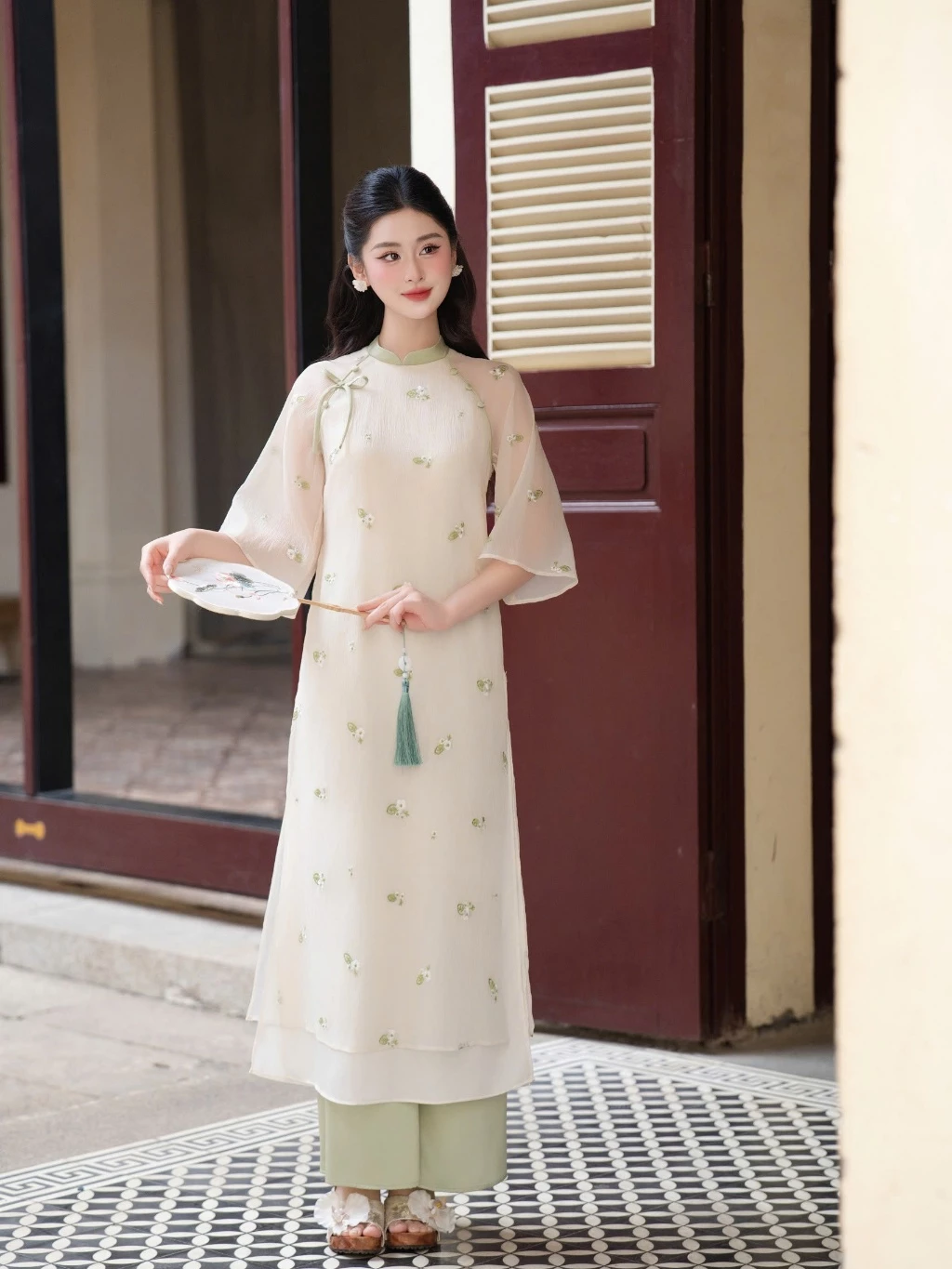 Charme 412009 アオザイ ハーフスリーブ 花柄刺繍 リボン装飾 ベージュ S/M/L