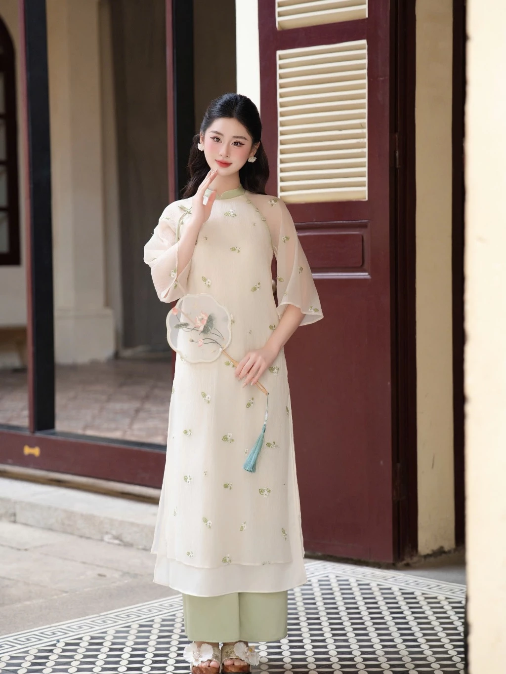 Charme 412009 アオザイ ハーフスリーブ 花柄刺繍 リボン装飾 ベージュ S/M/L
