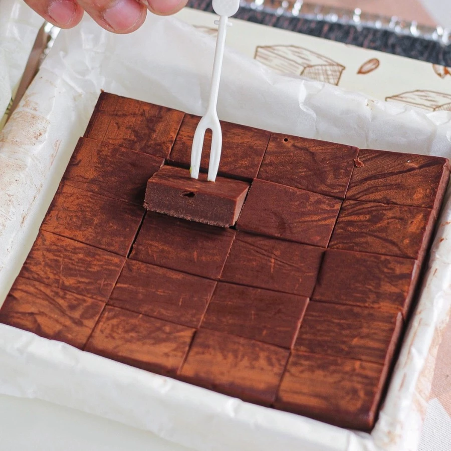 チョコライン 純生チョコレート (ビター) 20個入り - Nama Chocolate