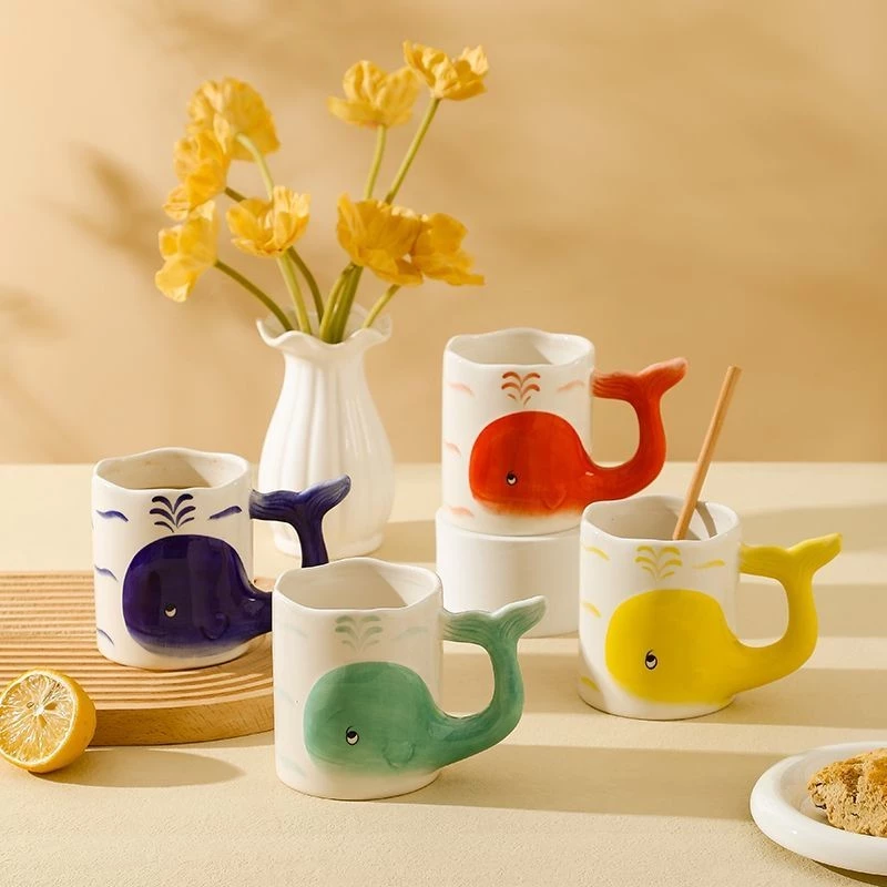 手描き立体クジラ柄セラミックマグカップ - オフィスを彩るクリエイティブなブルー