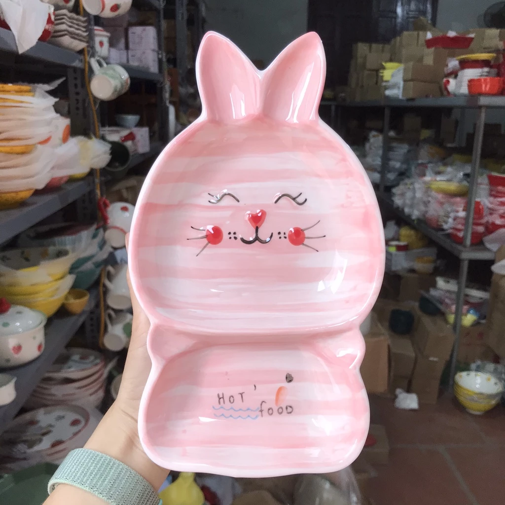 キュートなうさぎ型陶器プレート - キッチン&食卓を彩るデコレーション皿