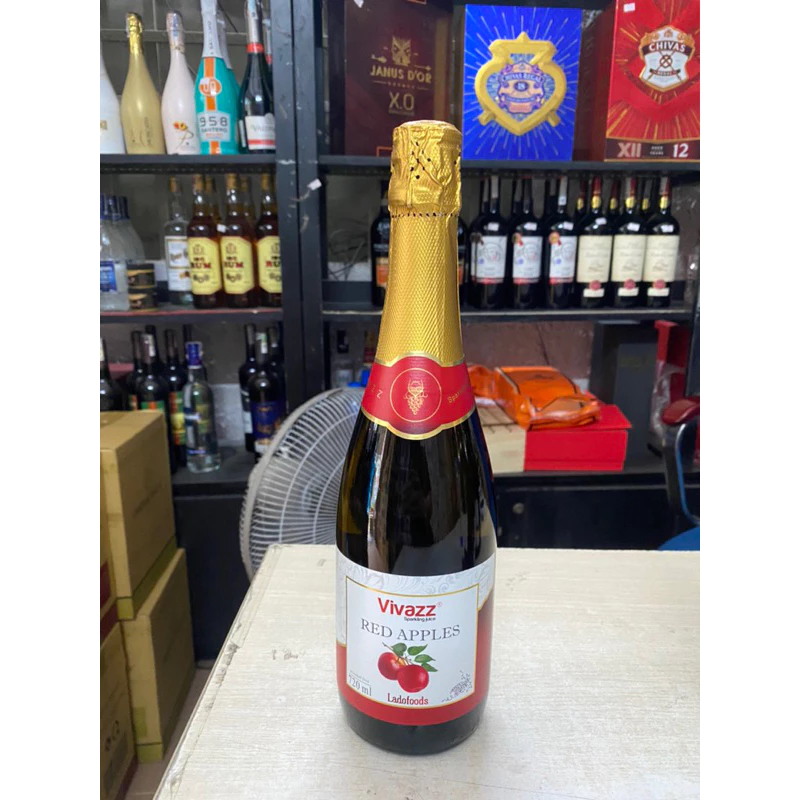 ダラット産スパークリングアップルジュース VIVAZZ (ヴィヴァッズ) 赤りんご味 720ml | ノンアルコール炭酸飲料