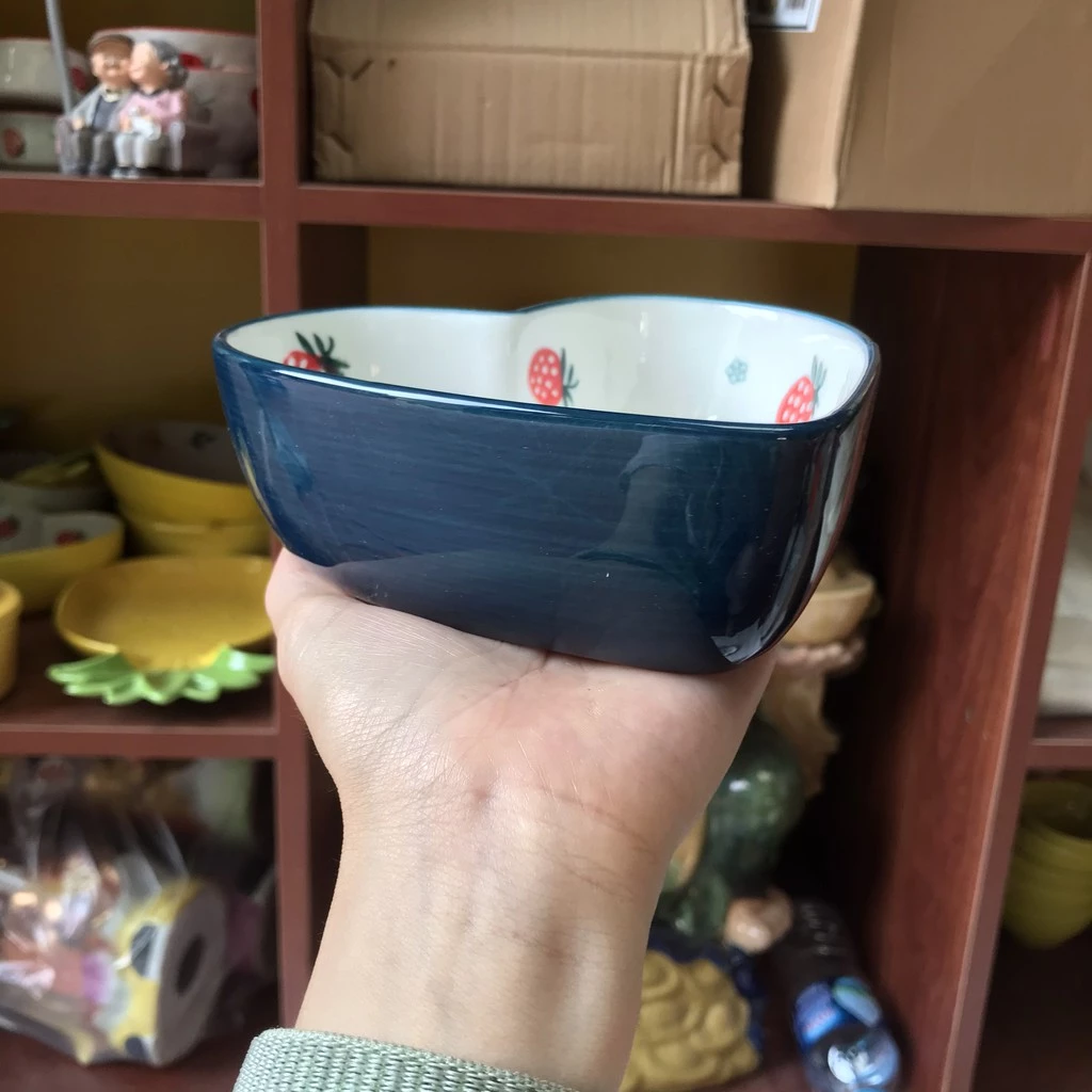 深海ブルーのハート型陶器ボウル - 離乳食・食事用、おしゃれなデコレーションにも