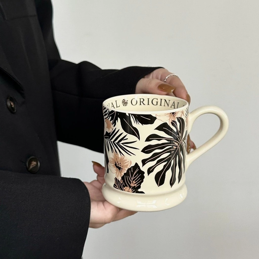 南国エレガンス！バナナフラワー柄クラシック陶器マグカップ【オフィス女性向け】朝のひとときに