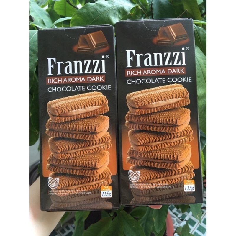 フランツィ クッキーにデーツアイスクリームをサンドした新スーパーHOTチョコレート味