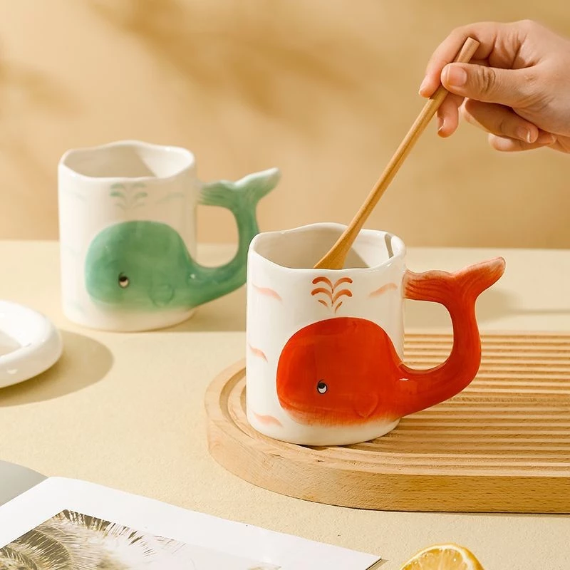 手描き立体クジラ柄レッド可愛いセラミックマグカップ | オフィス・デスクを彩るオリジナル陶器