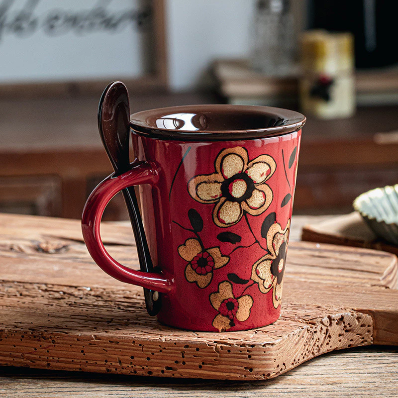 旧正月限定！手描き陶器コーヒーカップ ワインレッド 蓋＆スプーン付き クラシック幸運デザイン