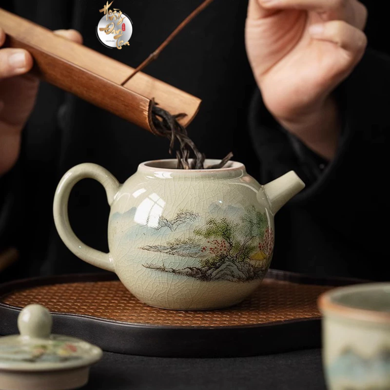景徳鎮陶磁器製 HOÀNG ĐAN TEA 160ml 山水画 茶器セット 蓋碗・茶盤付き 高級ギフト 伝統茶道用