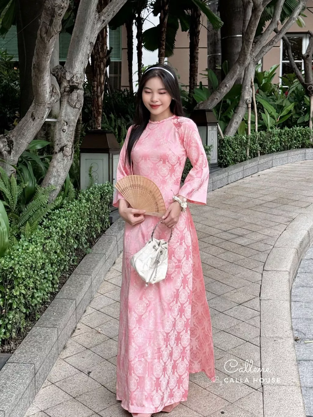 Callene (カレン) 製 最高級タッサーシルク アオザイ「BẠCH NHIÊN（バッハニエン）」ピンクオレンジ 2枚裾 モダンルーズフィットデザイン (CC429)