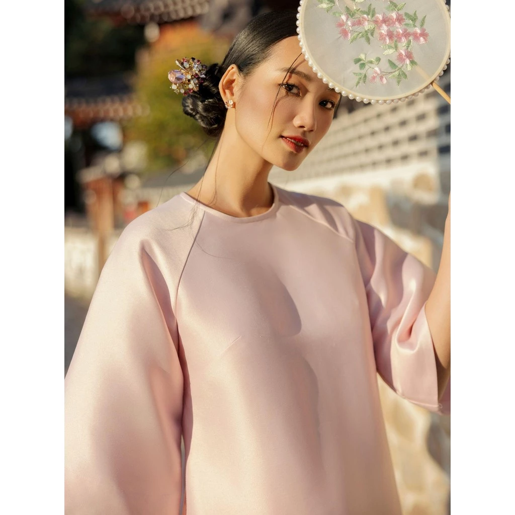 JOVEN 女性用テトアオザイ ピーチピンク 花とラインストーン飾り ショートフレアスリーブ (パンツ別売)