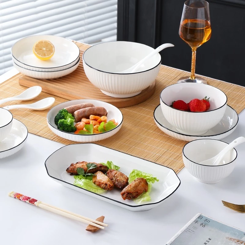 韓国風 高級セラミック 8.5インチ スクエアプレート 2枚セット – 食卓を彩るモダンな器