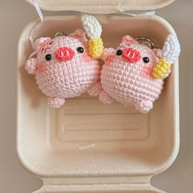 Love Language Handmade カップル用かわいいヒョウ柄の怒ったピンク豚キーホルダー 幅5cm 高さ7cm