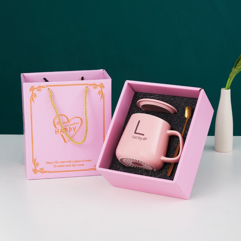 お茶、水、コーヒー、ピンクの贈り物を含む豪華なカップのギフトボックスを備えたラッキー磁器カップセット