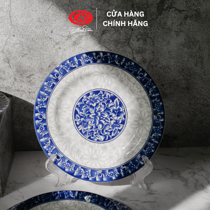 ミンチャウ製 青い模様の美しい磁器プレート - 食卓を彩るベトナム食器
