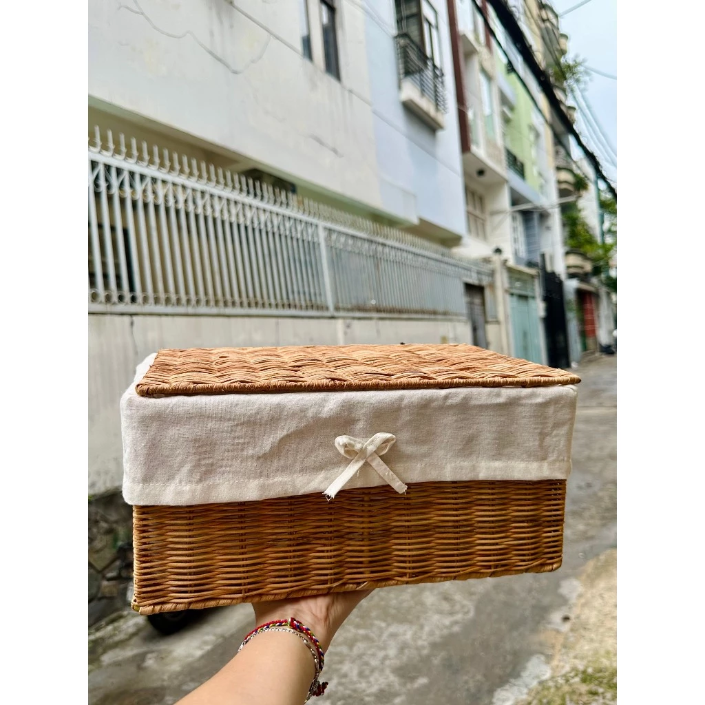 蓋つき万能ラタンバスケット Sサイズ - 洗濯かご、収納、食品トレイにも | 職人手編みの籐・竹製品