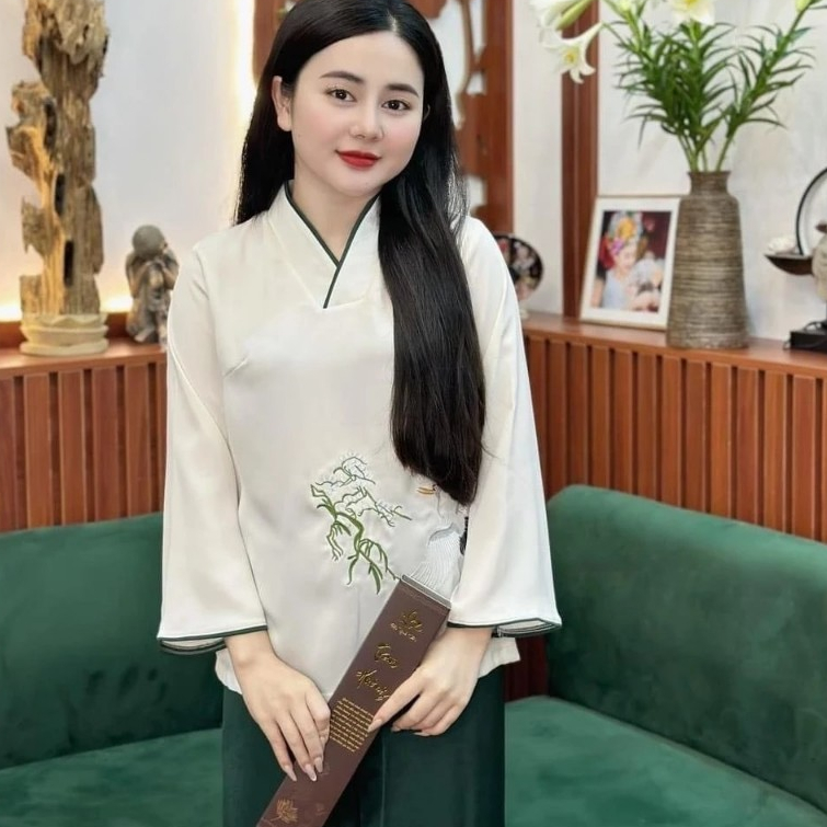 ニューイー トラディショナル 婦人服セット 刺繍入り絹調ベルベット フリーサイズ ニューイー