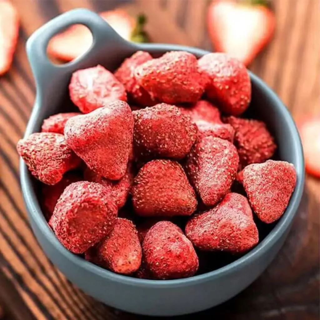 「Nông Trại Xanh」最高級フリーズドライいちご 200g - 自然な甘酸っぱさ、サクサク食感の贅沢おやつ