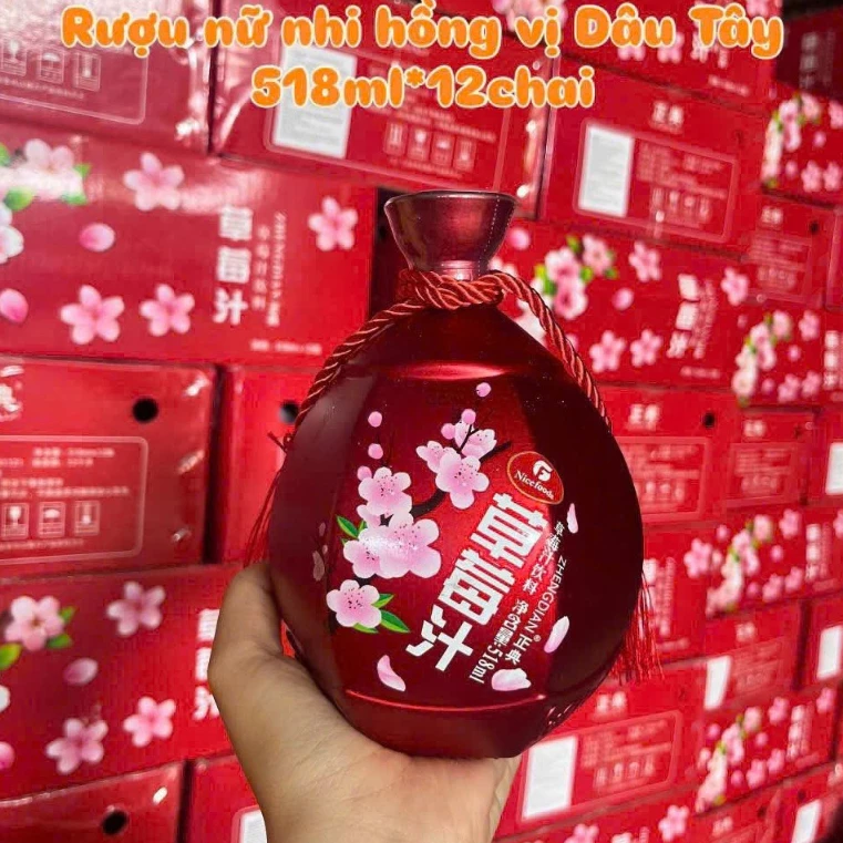 娘紅（ニュニホン） 発酵フルーツドリンク 518ml - 赤いイチゴ風味