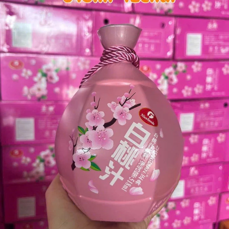 乙女紅（ニューニーホン）桃風味発酵フルーツドリンク 518ml - ロゼカラー