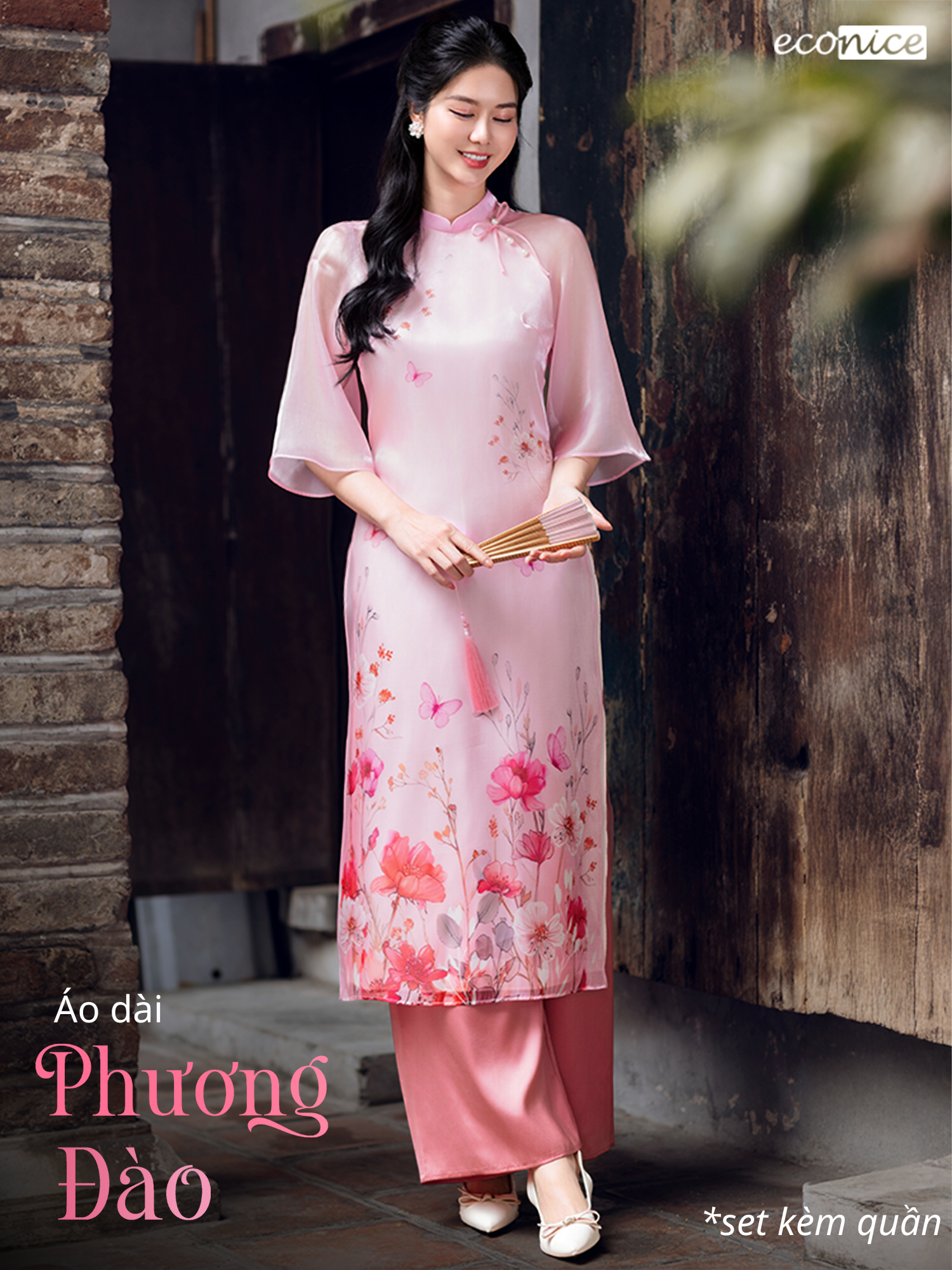 Phuong Daoの女性用モダンアオザイセット