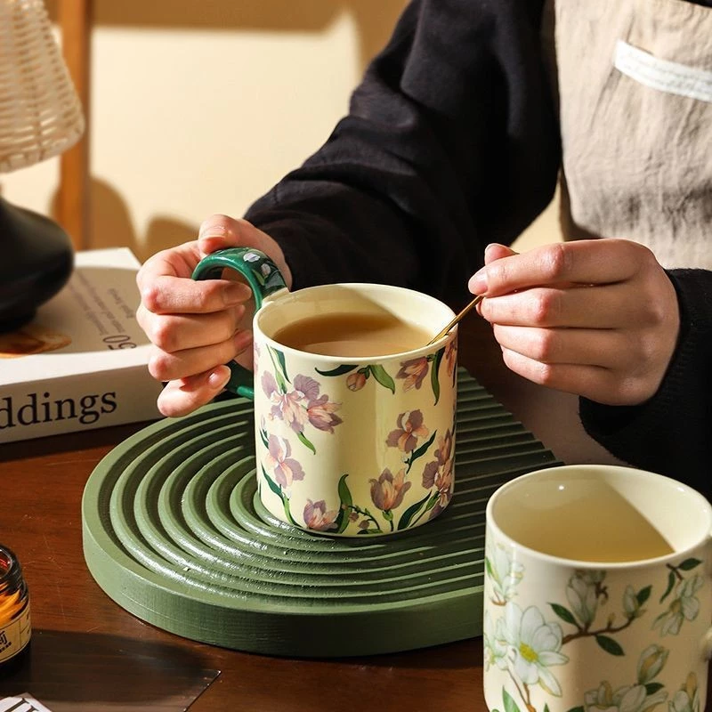 「アイリス＆コム色」高級セラミックペアマグカップ【オフィス向け・ギフトに最適】