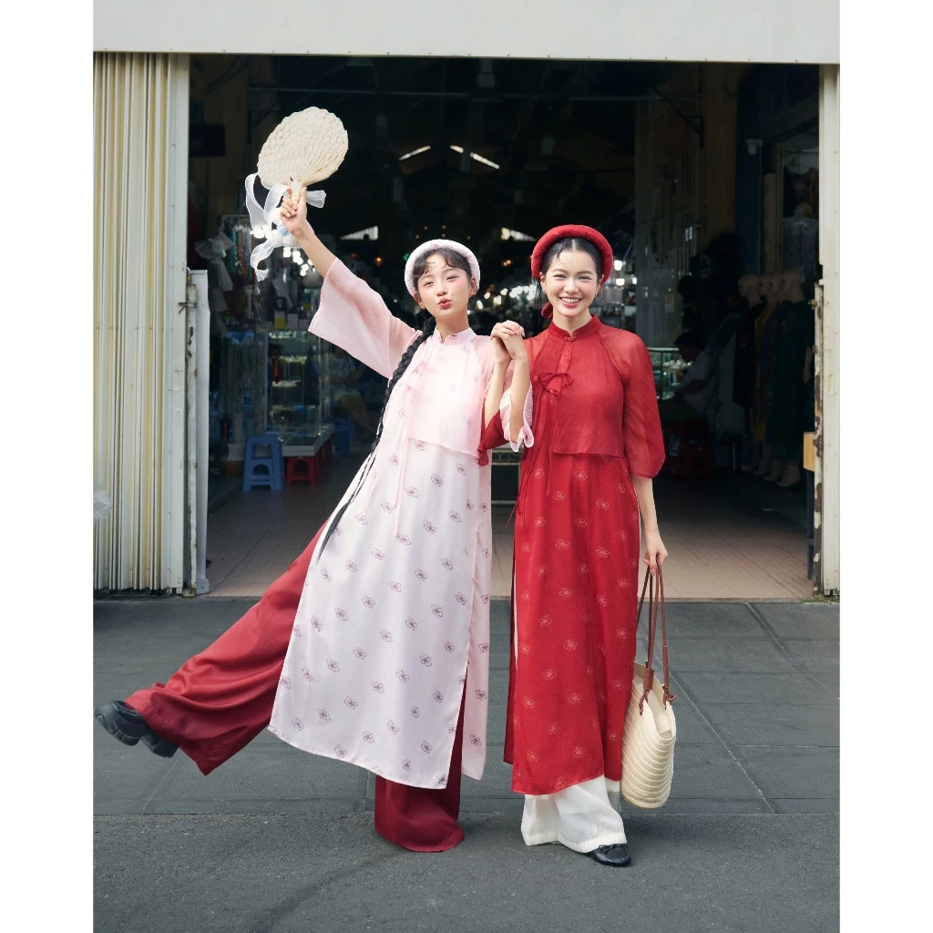 Remmusデザイン 夏の涼やか花柄アオザイ（スカーフ・お年玉袋・ステッカー特典付き、パンツなし）