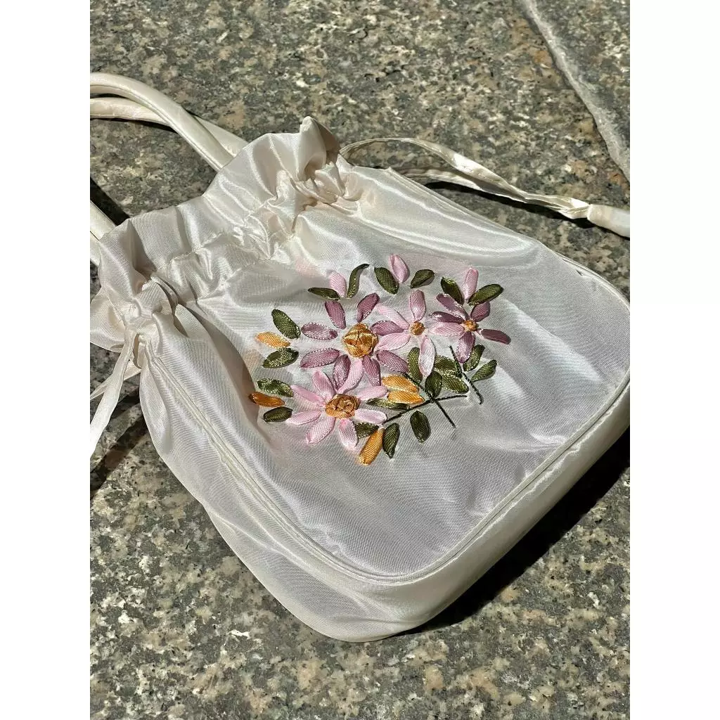 Remmus 花刺繍入り高級錦織ポーチ (非売品・ギフト専用)