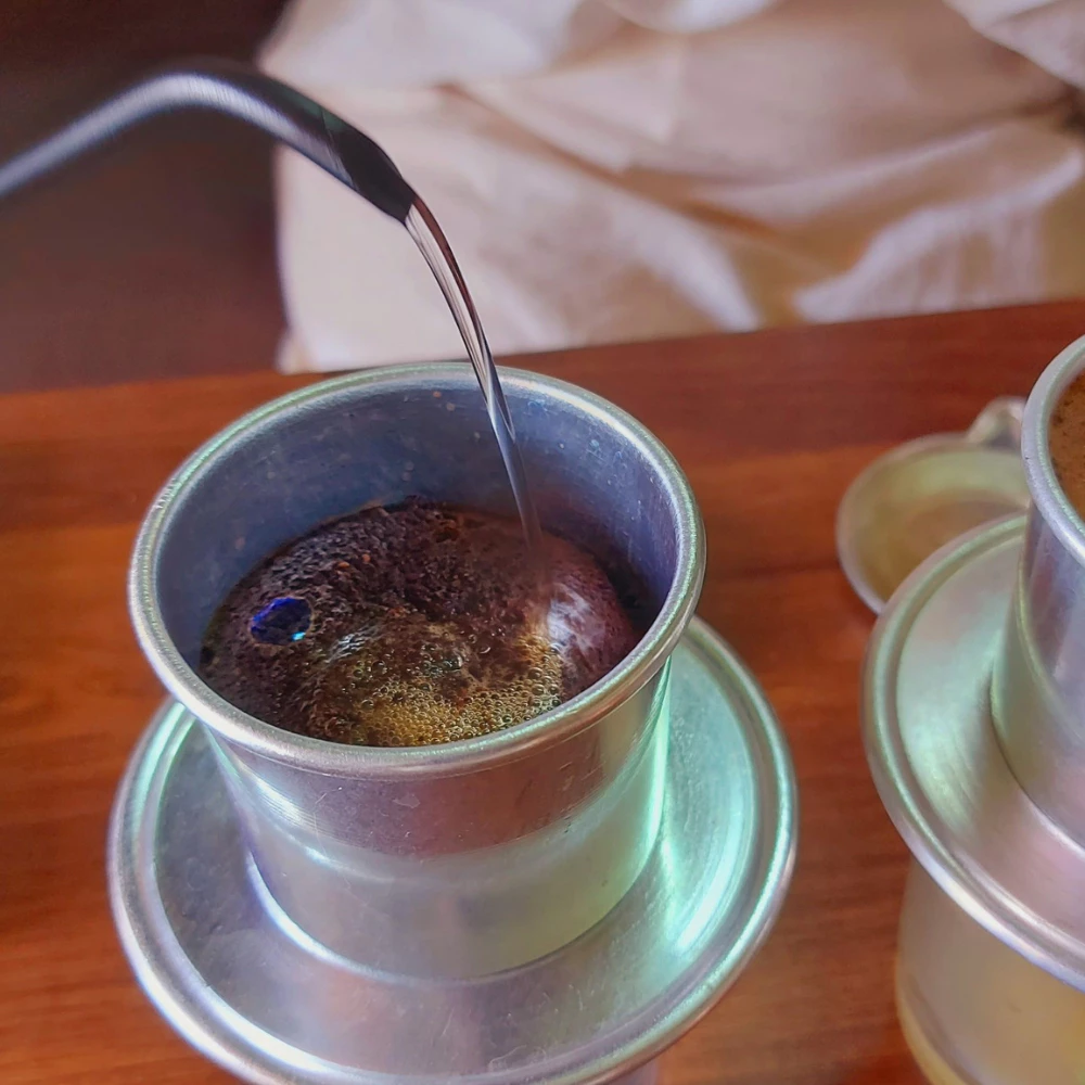 「ロバンメ パッション」プレミアム挽きコーヒー粉 500g - ホットエア焙煎 アラビカ・ロブスタ 30/70ブレンド - 深く芳醇な香りと甘い後味 ベトナム式フィルターコーヒー用