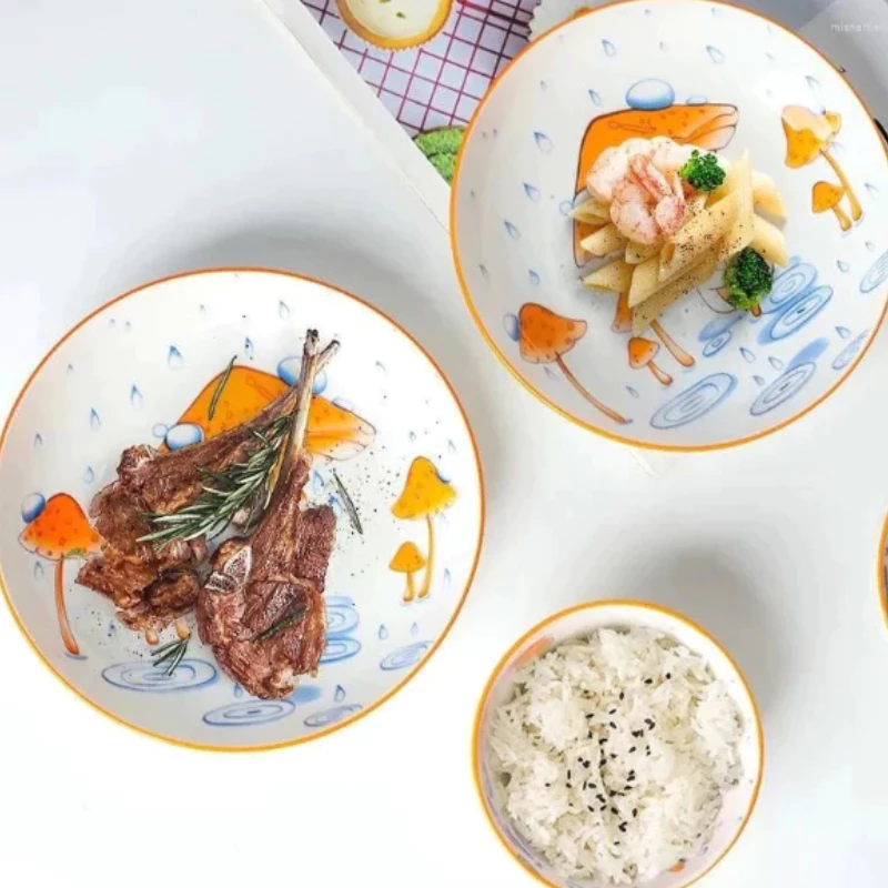 可愛いキノコ柄セラミックプレート2枚セット - 電子レンジ対応の食卓彩る食器