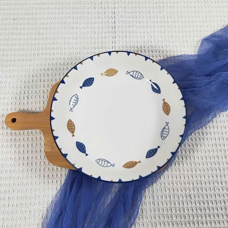 8インチ円形高級陶器皿2枚セット – 泳ぐ魚の円形模様、食卓を彩るテーブルウェア