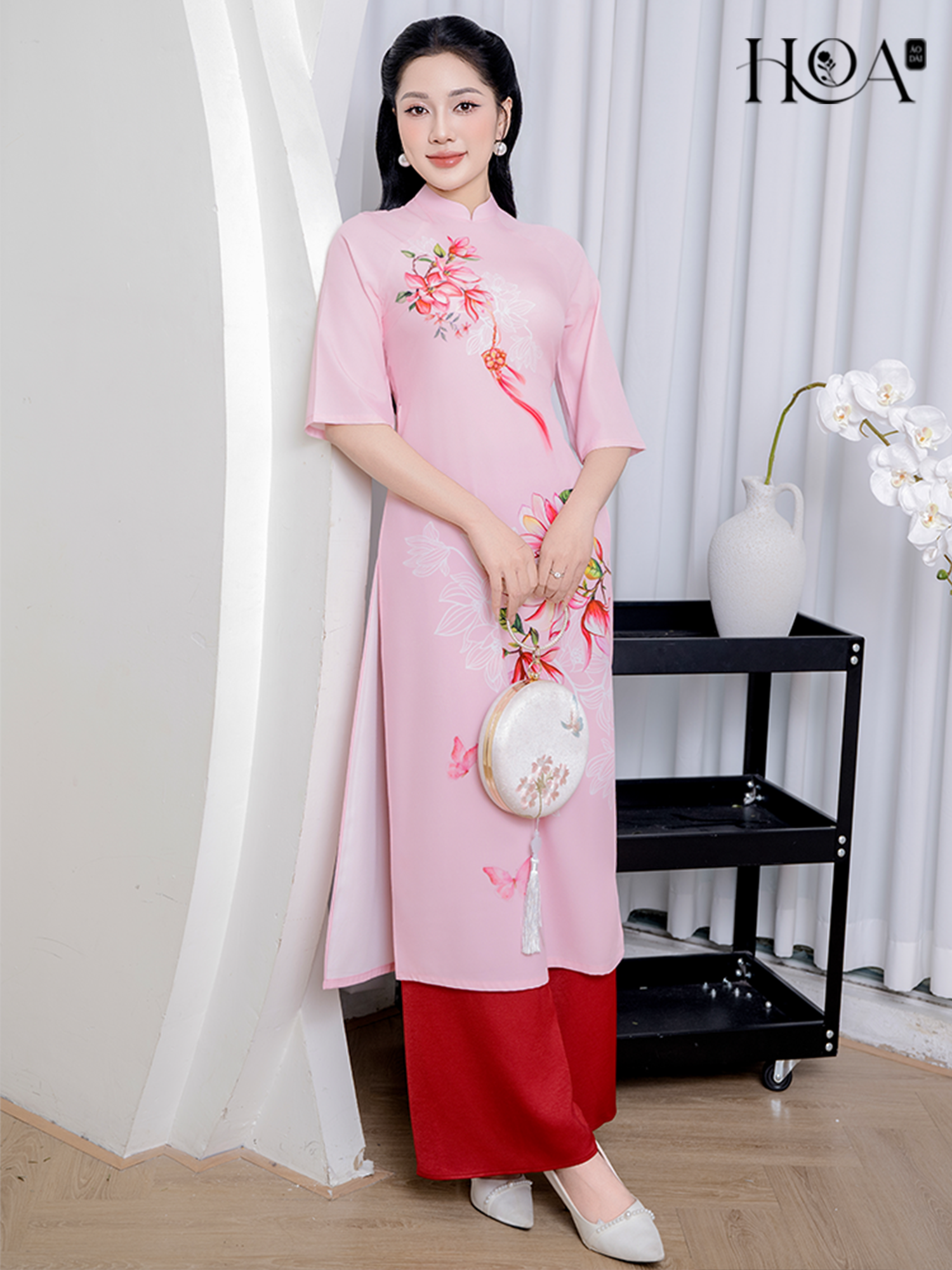 女性用のモダンなアオザイ HOA Thuc Quyen 2 のセット
