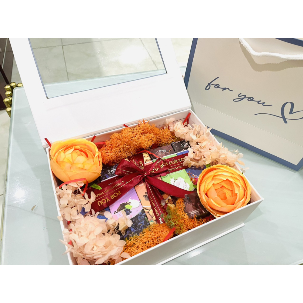 FIGO セットギフト 情熱のオレンジ (チョコレート5個 20g + 花、カード、袋)