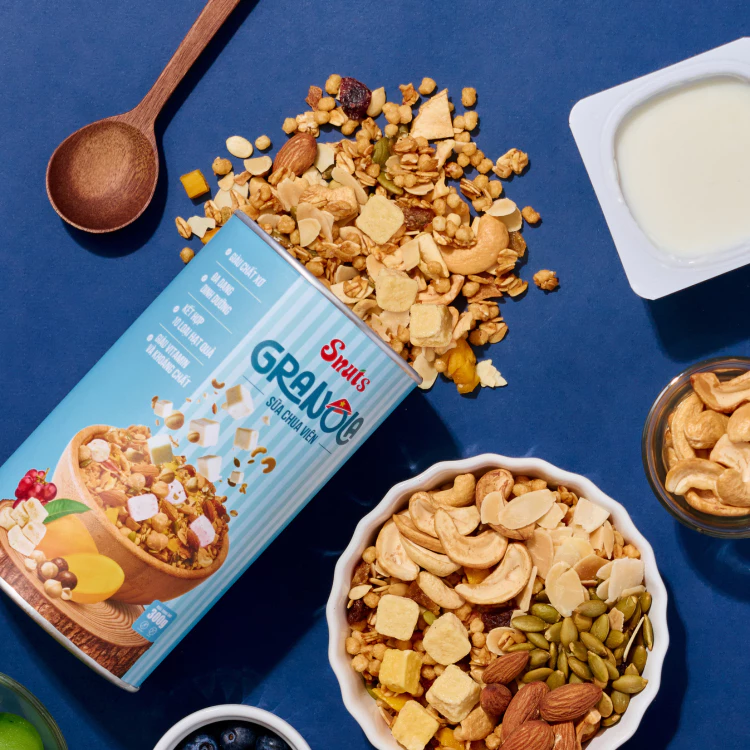 SNUTS 10種の贅沢ミックス！ドライヨーグルト＆スーパーシードグラノーラ 300g – ヘルシー朝食・ダイエット向け