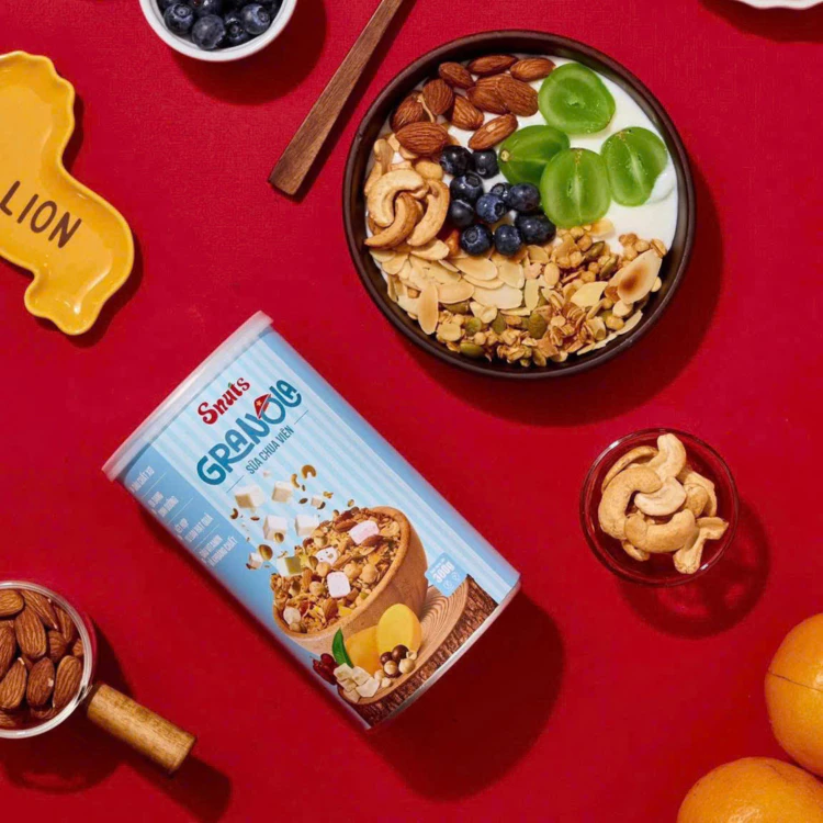 SNUTS スーパーシードグラノーラ ヨーグルト風味 300g – 10種のナッツと穀物の栄養シリアル