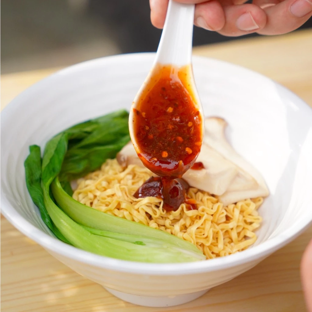 「Thích Cay」旨辛ヴィーガンきのこサテ 150g – 麺、フォー、フーティウに！飽きさせない絶品ベトナム調味料