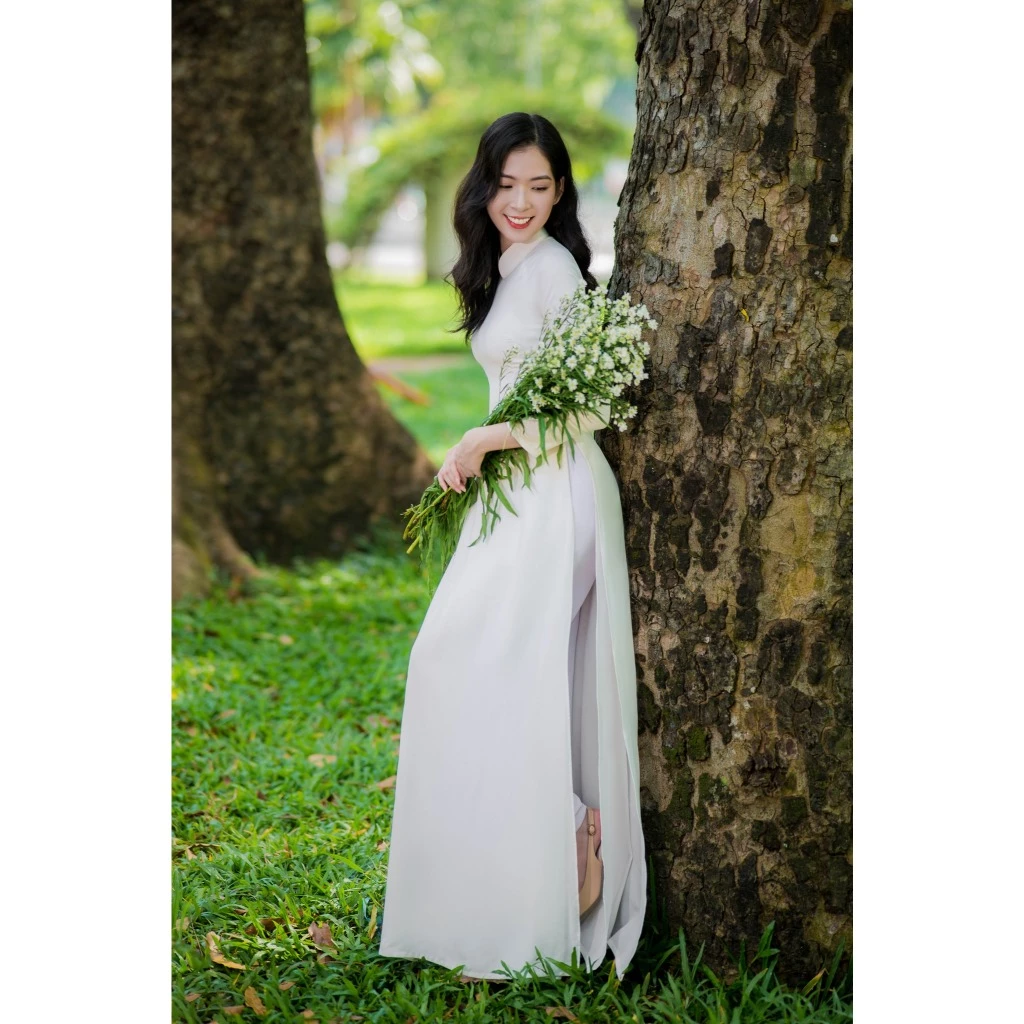 ベトナム伝統 アオザイ 4枚裾 シフォン オフホワイト (クリーム) 上質 レディース 女子学生用 制服・ lễ Tết (祭事) 美しい S-2XL