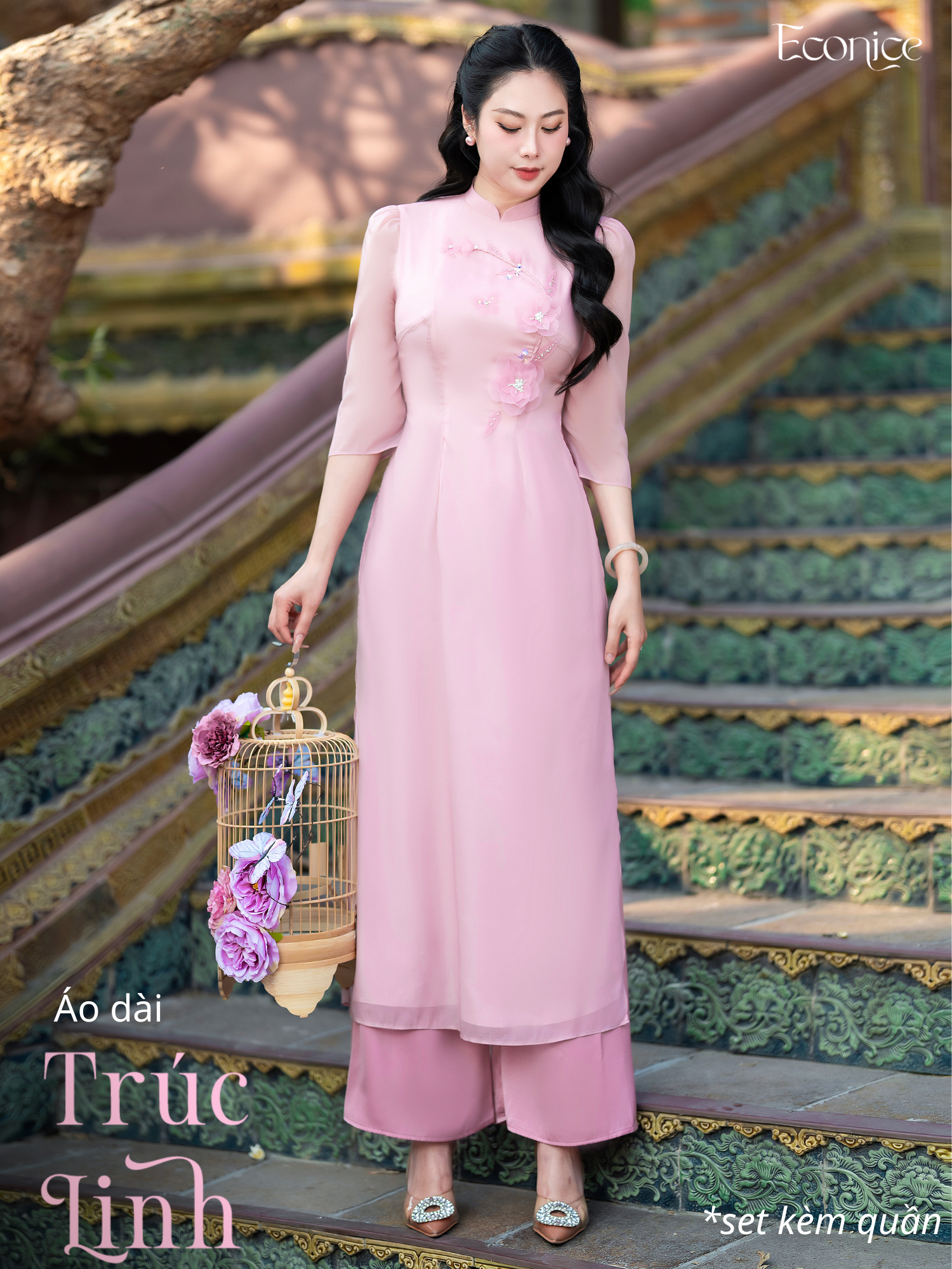 Truc Linhの女性用現代風アオザイセット