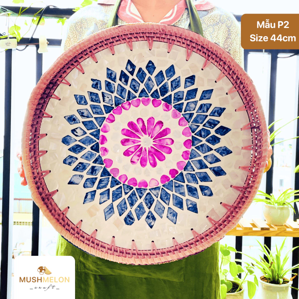 ベトナム伝統 手編みラタン丸盆 真珠貝象嵌 P2 (44cm) - エレガントな供物台・サービングトレイ