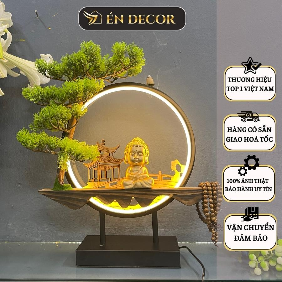 静かに瞑想する阿弥陀仏像 ENE DECOR 丸い LED 棚と緑の植物が家を飾ります